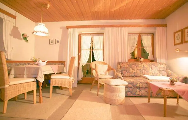 Gaestehaus Gschwendtner - Chiemgau Karte Инцелль Апартаменты